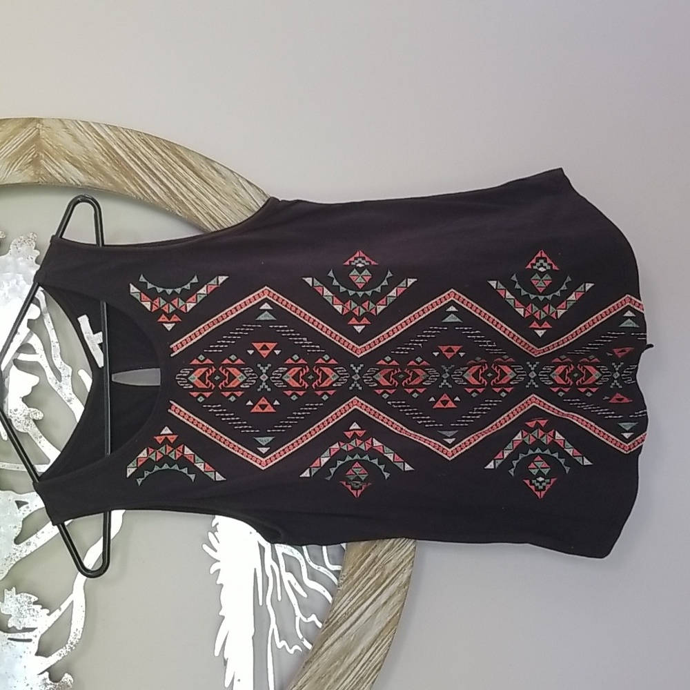 Embroidered,  lace-up back🌞